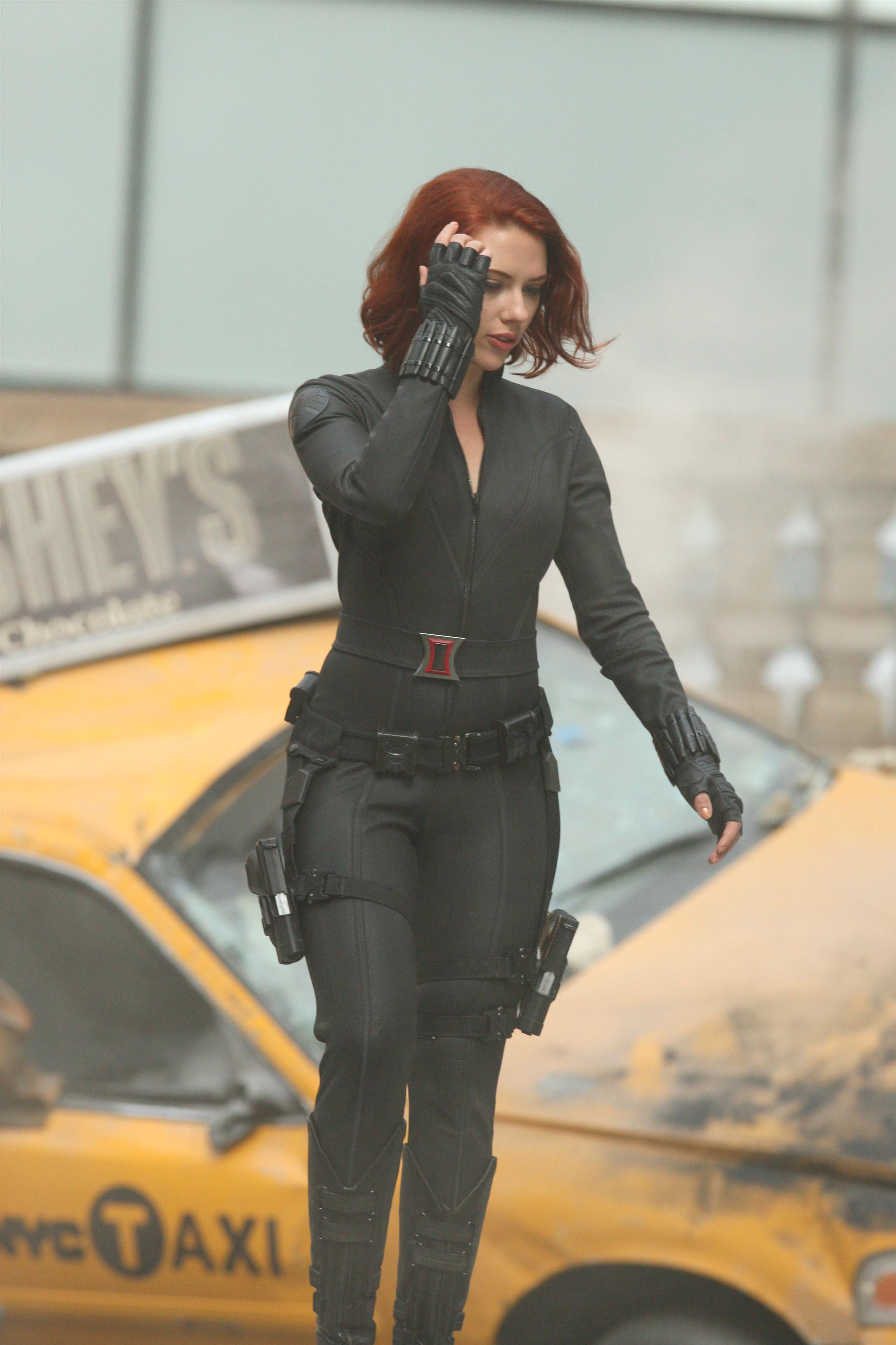 Scarlett Johansson on the film set of 'The Avengers' | Picture 69449